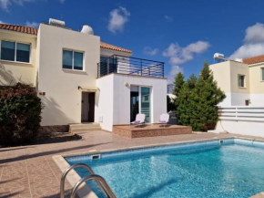 Mandria, 3 bed with pool